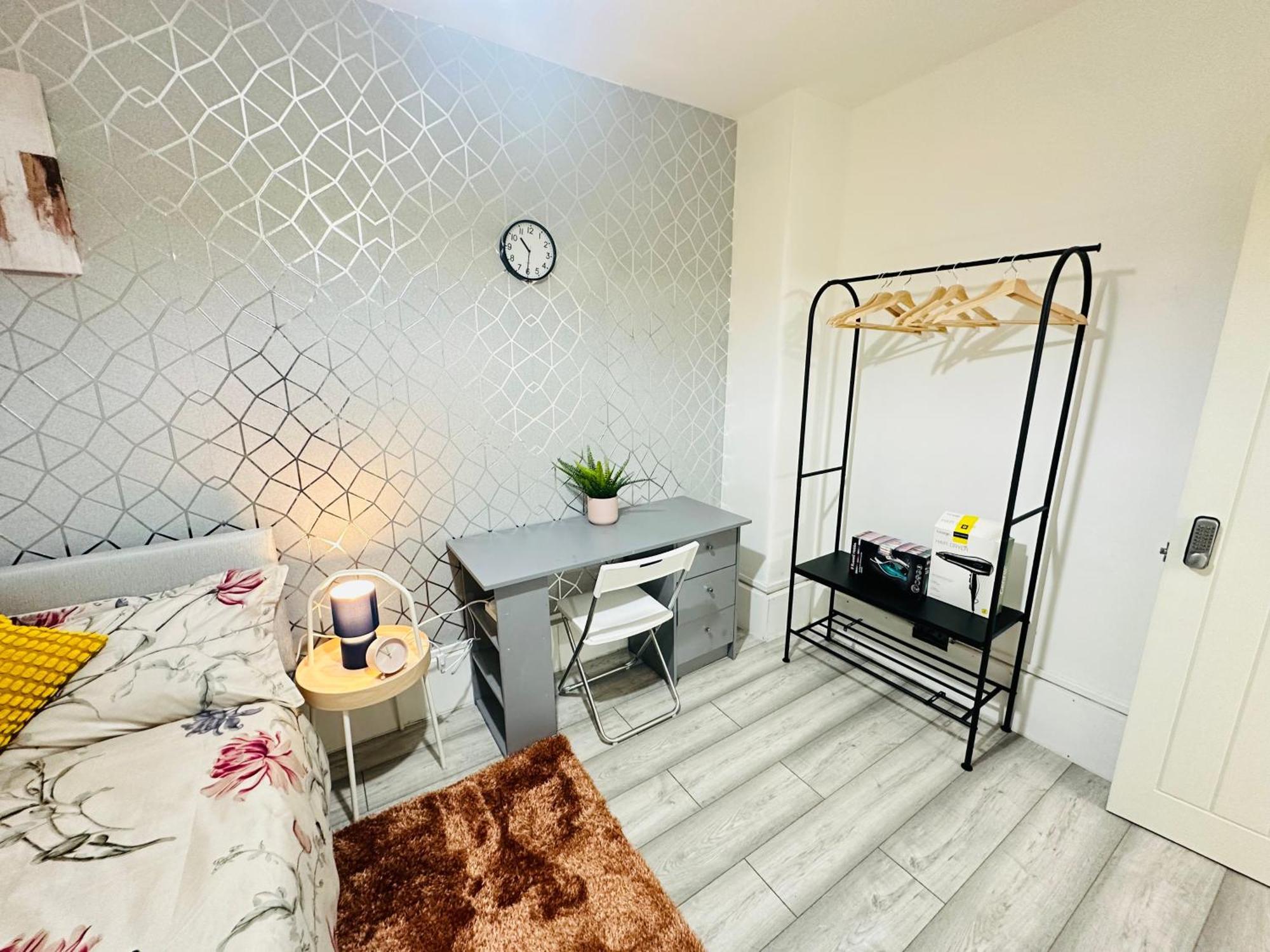 Flat In Aldgate East, * Londra