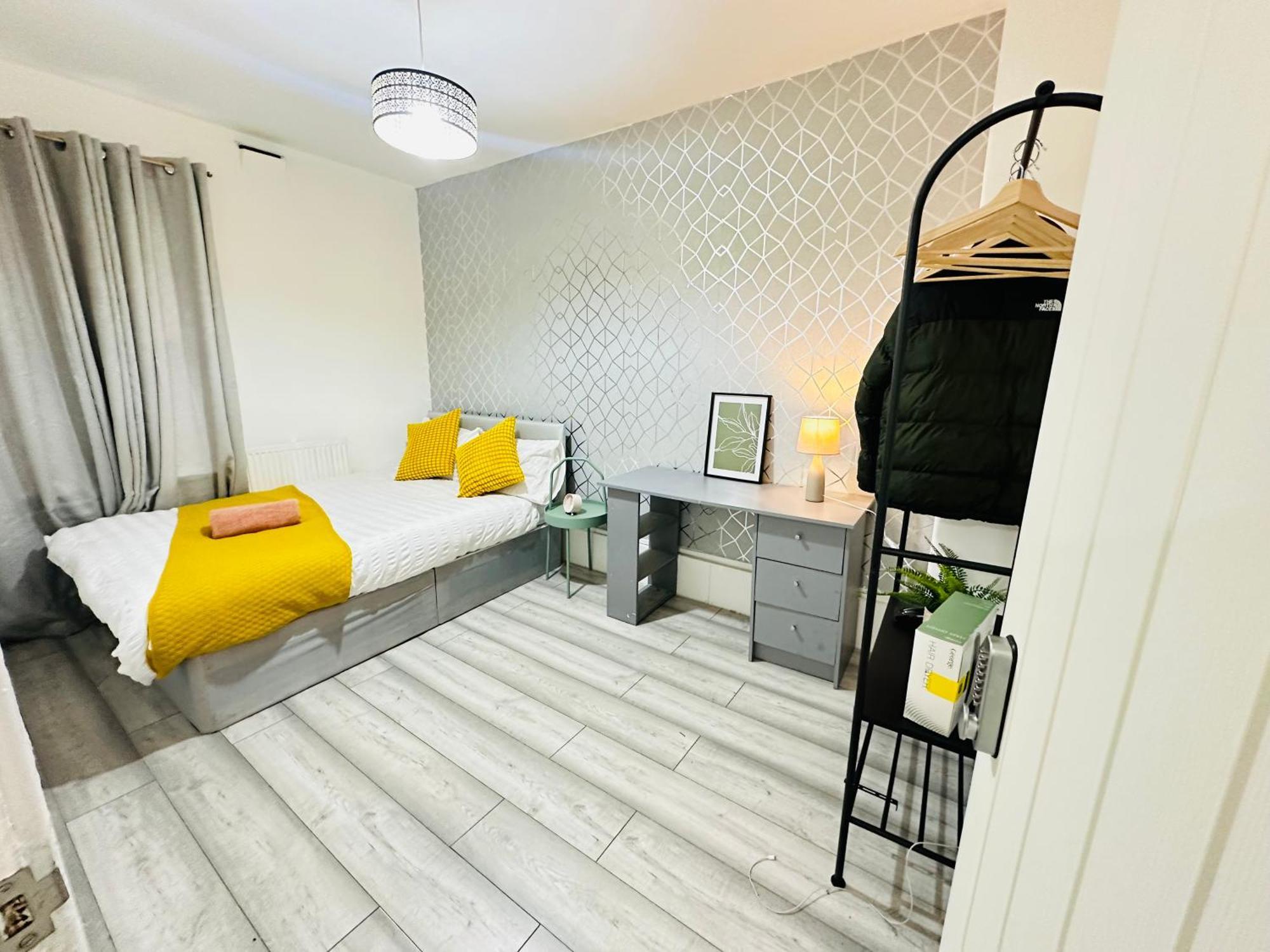 Apartament Flat In Aldgate East, *