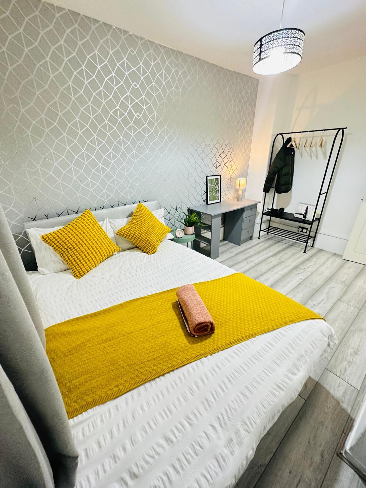 Flat In Aldgate East, Londra